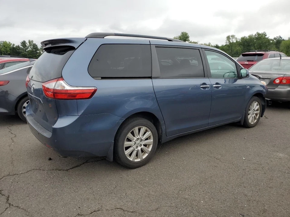 Used Front Right Fender fits: 2017 Toyota Sienna R. w/o antenna Front Right Grad Foto 3 de 4