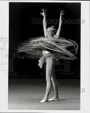 1992 Press Photo Moscow Circus Performer with Hula Hoops - srp35737