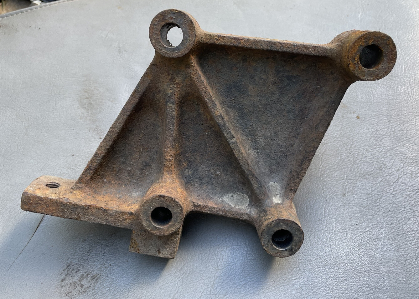 Jeep Wrangler YJ OEM Power Steering Gear Box BRACKET Mount 8795