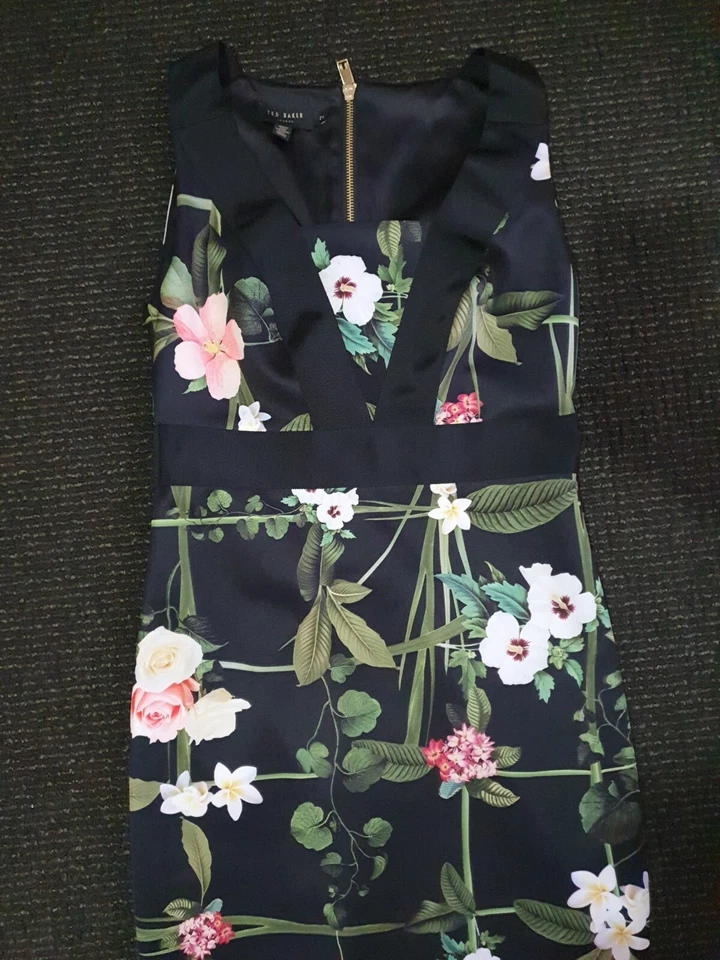 🙂 Vestido ceñido al cuerpo floral negro enrejado ceñido al cuerpo negro Ted Baker talla TB 2 UK10 Foto 4 de 4