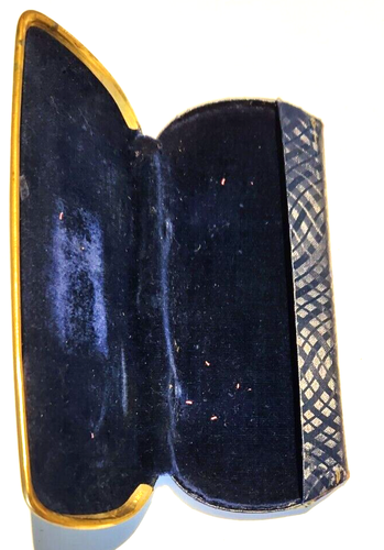 Vintage Dr M J Herzberg Optometrist W Madison St. Wisconsin Eyeglass Case - Picture 3 of 3