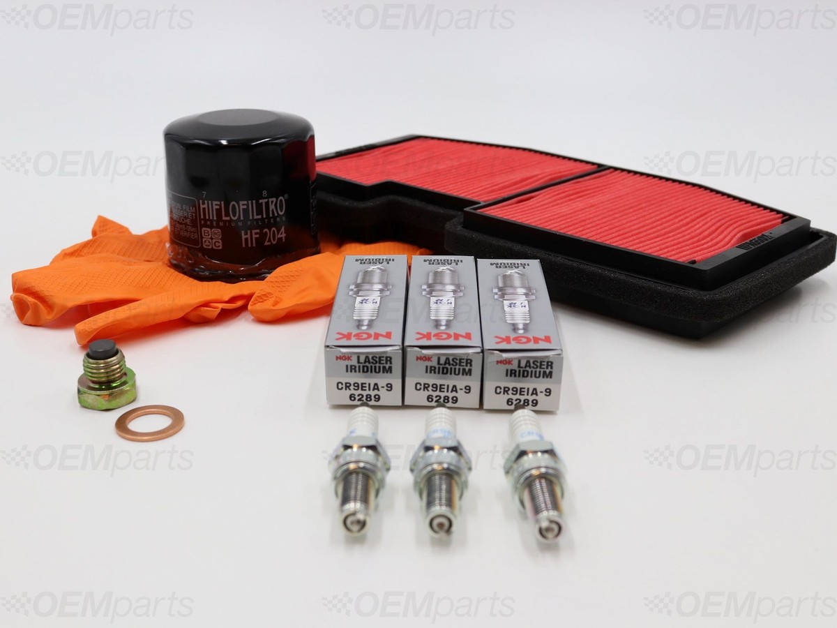 Air / Oil Filter, Iridium Spark Plug, Drain Plug TRIUMPH