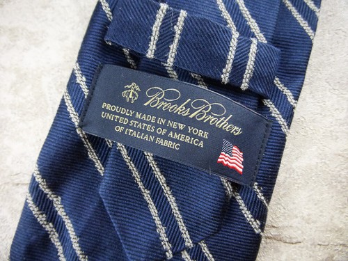 Corbata de seda BROOKS BROTHERS azul marino a rayas blancas precio de venta sugerido por el fabricante $98.50 ~ nueva con etiquetas ee. uu. - Imagen 3 de 8