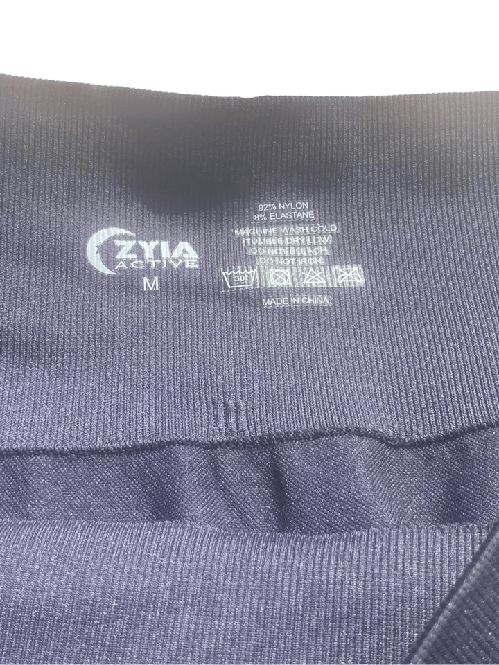 Leggings Capri Ombre Preta Branca Zyia Active Feminina Tamanho Médio - Imagem 3 de 3