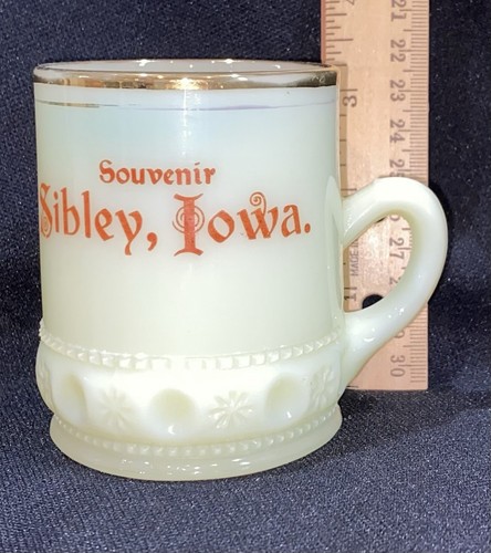 Tazza con manico souvenir in vetro crema pasticcera SIBLEY IOWA IA anni '900 EAPG 3,25" - Foto 7 di 7