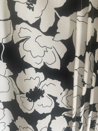 Marks & Spencer Black & White Floral Print Short Sleeve Blouse Size UK 12 - Picture 4 of 5