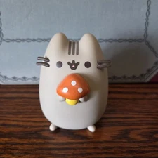 Pusheen The Cat Vinyl Figure With Mushroom 