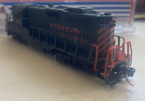N Scale Atlas GP9 Custom Painted Detailed Western Pacific WP 725 Locomotive - Picture 7 of 13