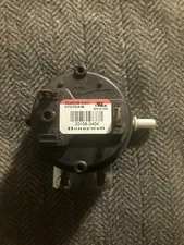 20158-3404 Honeywell Gas furnace pressure switch IS20158-3404 / 0747D4/B - used