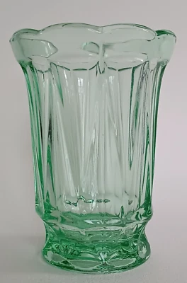 **VASE EN VERRE PRESSE MOULE VERT ART DECO - Photo 1/4