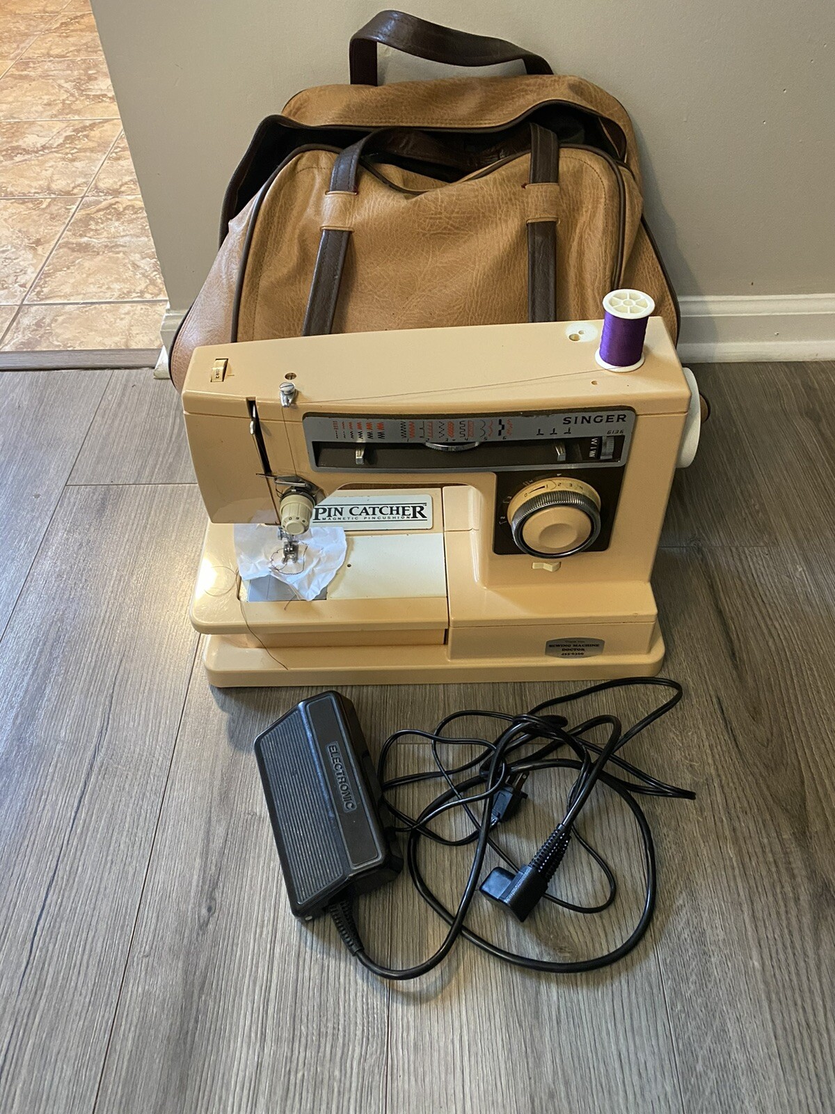 Vintage Singer Sewing Machine 621B TESTED perfectly working, with bag