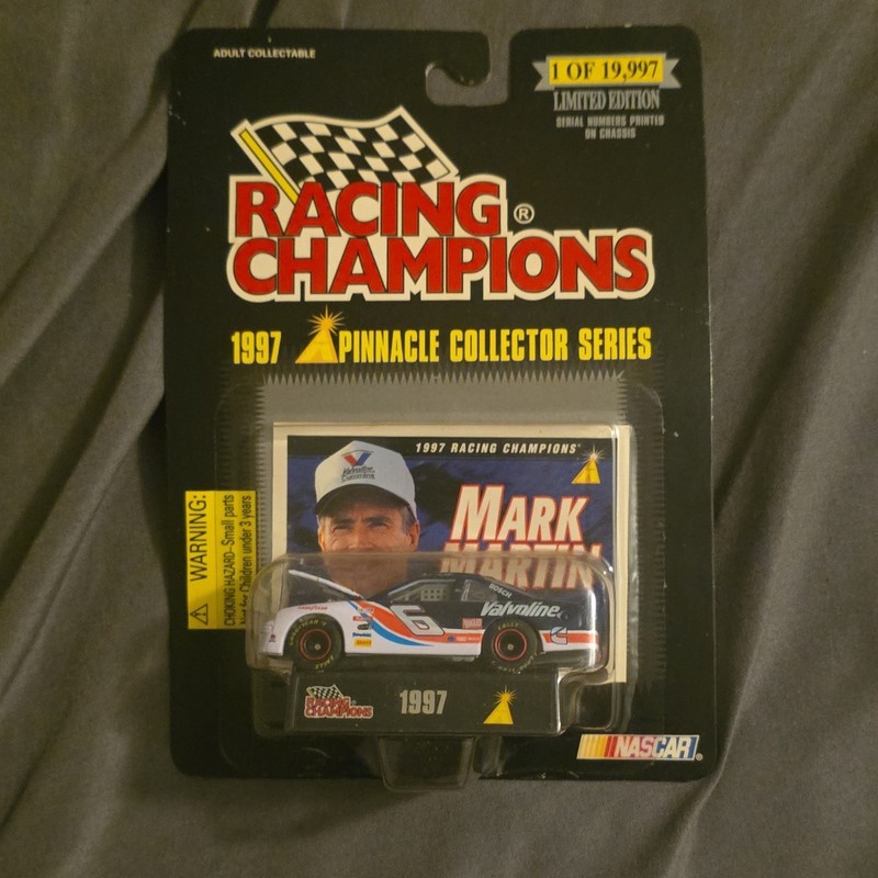 Racing Champions NASCAR Mark Martin #6 Valvoline 1997 Pinnacle 1:64 Diecast LE