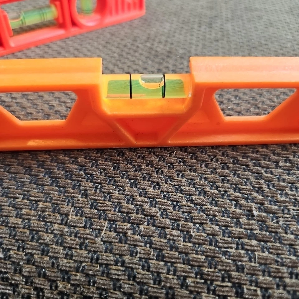 JOHNSON LEVEL & TOOL 1402-0900 9-InchLevel& 8" Stanley Level. - Image 4 of 4