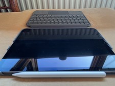 Apple iPad Air 4 (2020) 10,9″ 64GB Space Grau + Tastatur + Stift