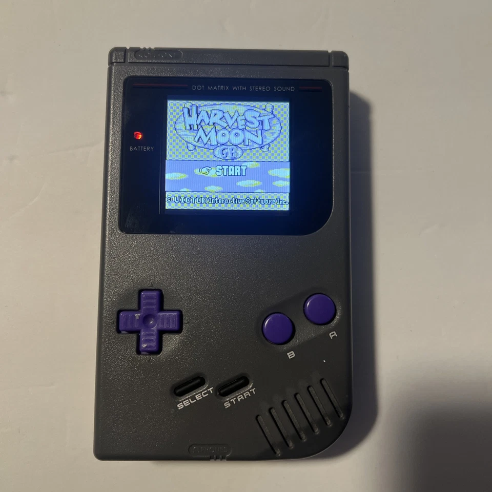 Nintendo Game Boy, DMG, pantalla IPS retroiluminada personalizada, carcasa gris/púrpura, en muy buena condición EE. UU. Foto 2 de 4