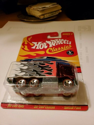 Hot Wheels classic 2006 series 3 highway hauler in red - Picture 2 of 3