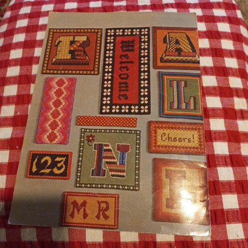 π Leisure Arts 276 Cross Stitch Patterns Alphabets & Borders Vintage 70s 16page - Picture 10 of 10