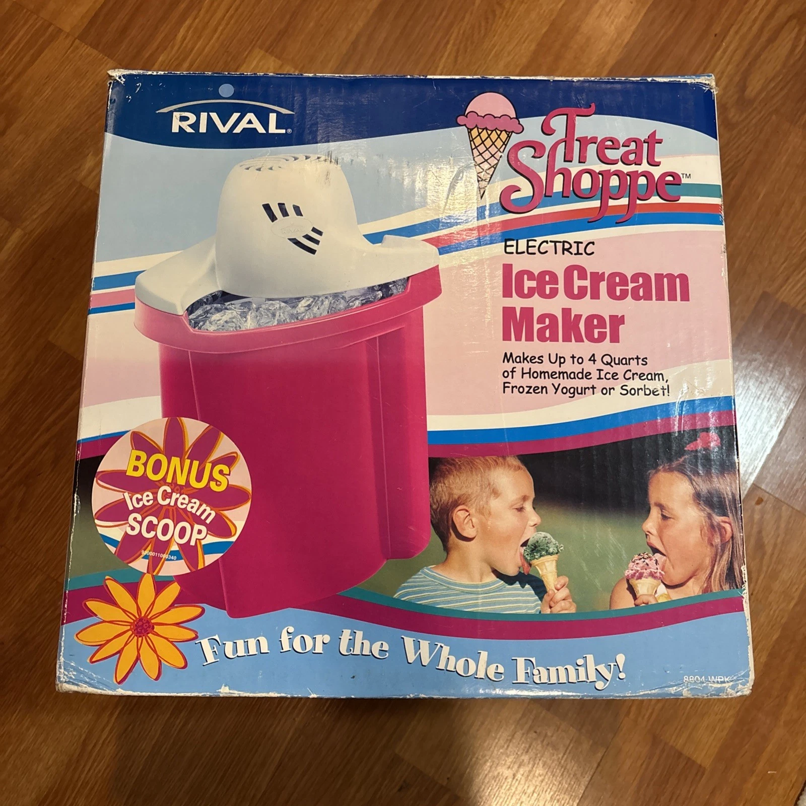 Rival Treat Shoppe Electric Icr Creame Maker 4 Quart Model 8704PIW Open Box
