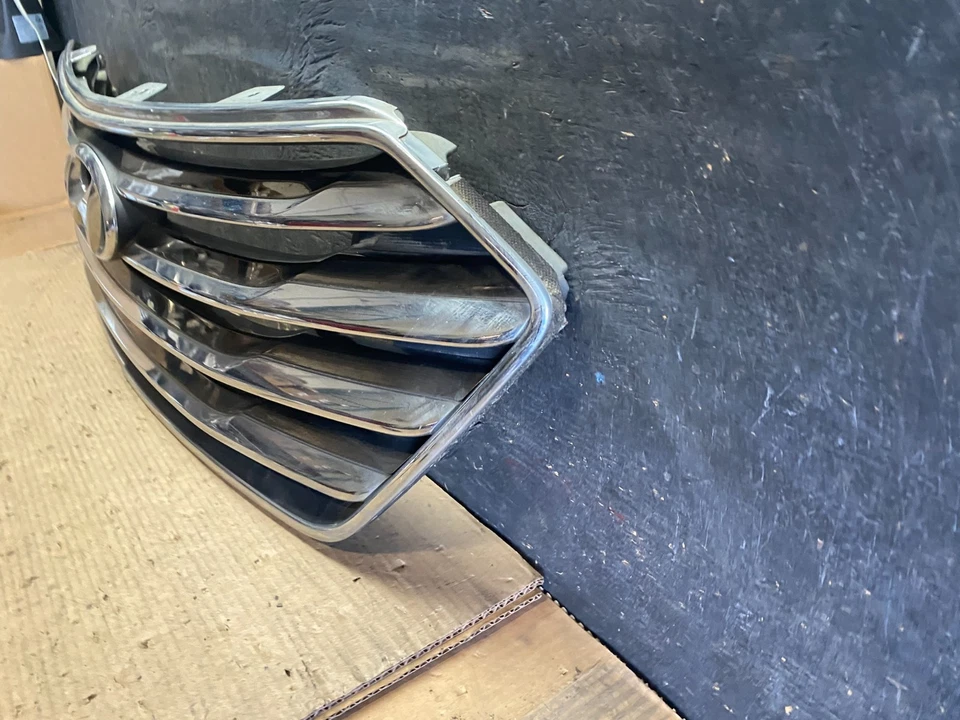 Parrilla superior delantera Hyundai Santa Fe 2013 a 2016 OEM S3378 DG Foto 2 de 4