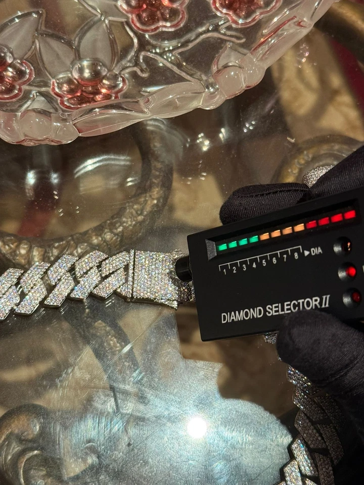 Cadena cubana de 4 filas pavimentada de 20 mm de espesor helada *Pasa probador de diamantes* Foto 2 de 3