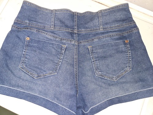 Pantalones Cortos de Jean No Boundaries Juniors Talla 17 Tiro Medio Denim Puños Elásticos - Imagen 3 de 7