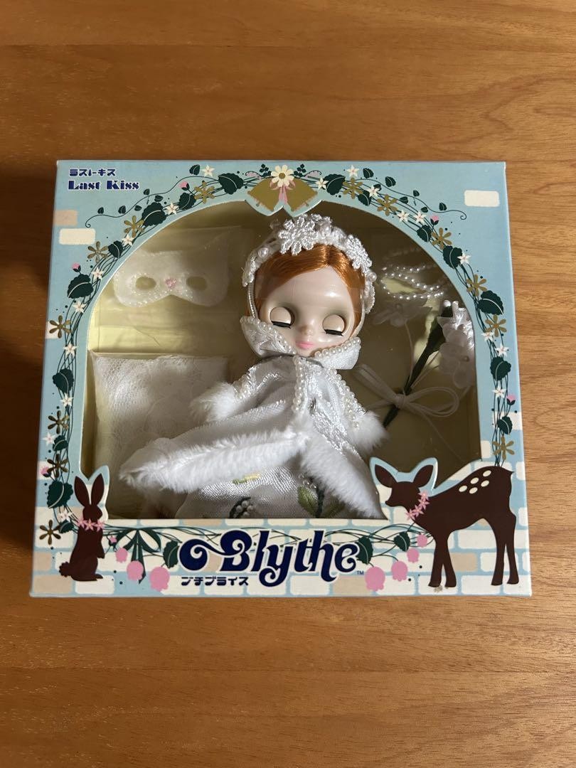 Petit Blythe Last Kiss CWC Limited 2006 3000 pcs 4 inch Doll