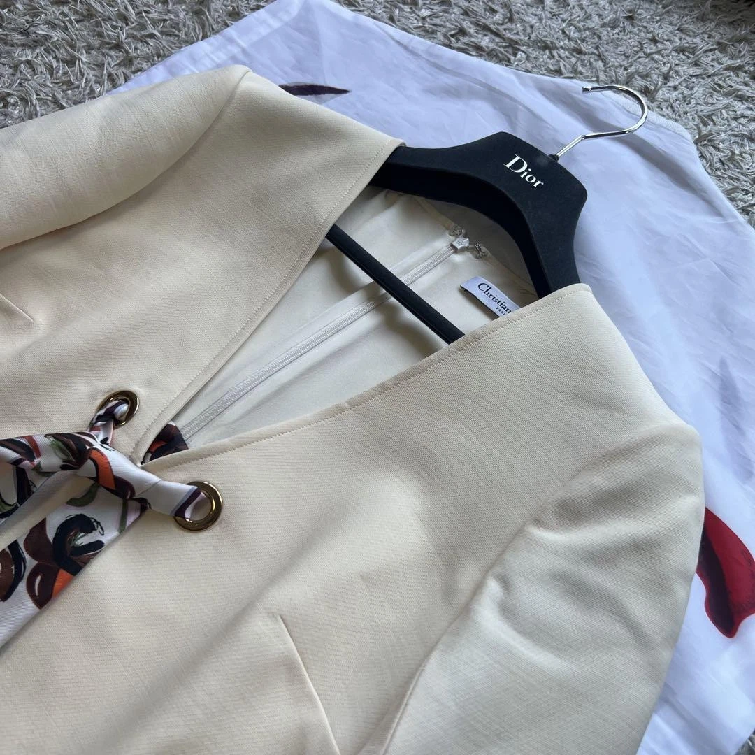 OFF WHITE Buon articolo Christian Dior sciarpa abito beige svasato Christian Dior bianco sporco tre