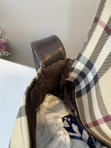 Bolso Mensajero Burberry Nova Check con Correa Bandolera de Cuero - TIENE DAÑOS -LEER- - Imagen 16 de 24