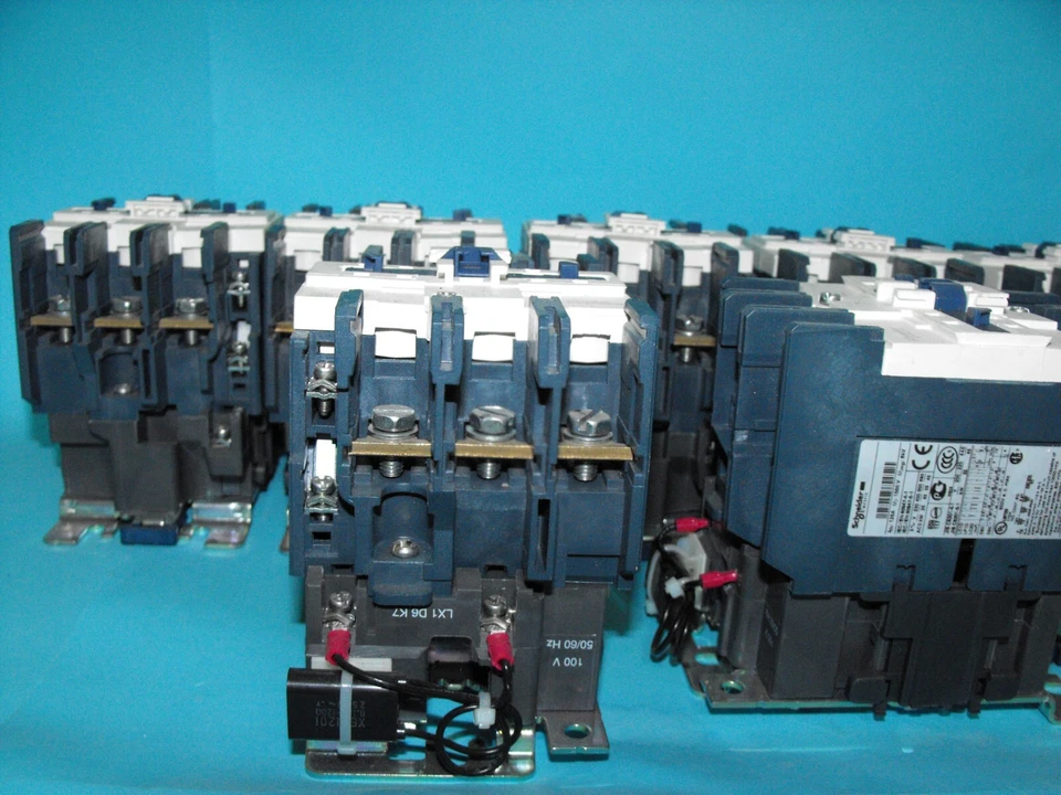 Schneider Electric.TELEMECANIQUE.LC1D956-F7.45KW.BOBINA 100V,50HZ/60HZ.NUEVO. Foto 2 de 4