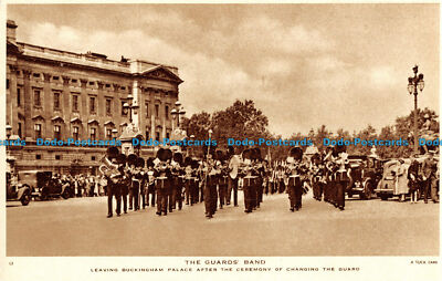 R095891 The Guards Band. Verlassen des Buckingham Palastes nach der Zeremonie von Changin