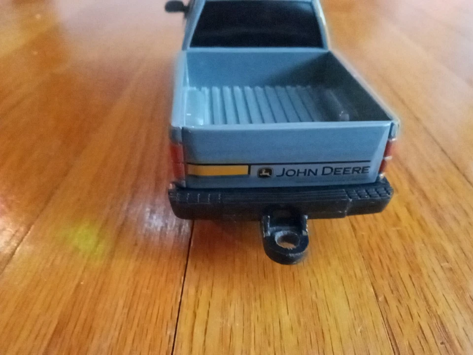 Camioneta pickup 8" Ertl John Deere gris fundida a presión Foto 4 de 4