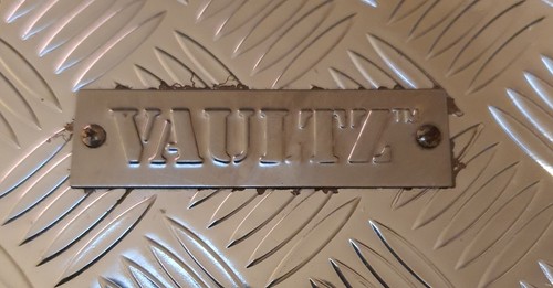 Vaultz No Boundaries Living Solutions Car Viser Cd Dvd Case Lot - Picture 2 of 4