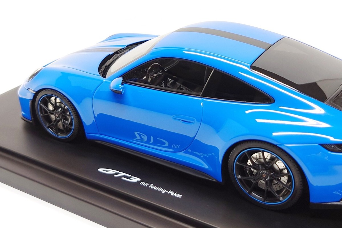 Minichamps 1:18 Porsche 911 GT3 Touring (992) in Shark Blue