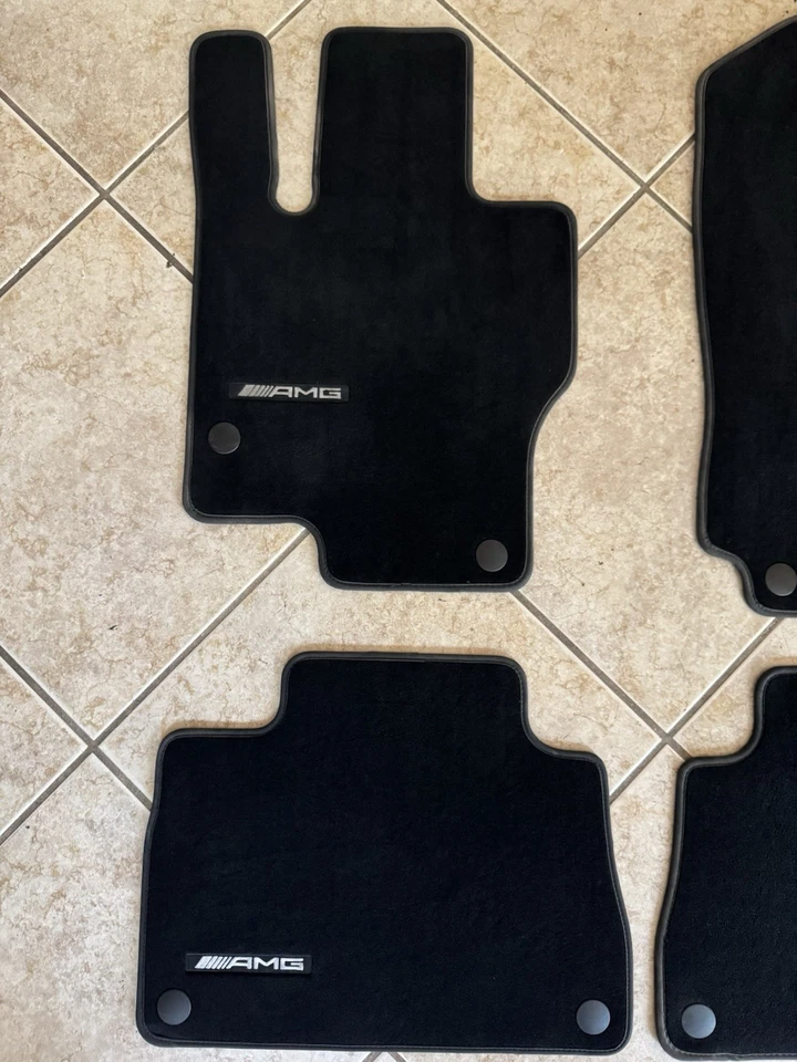 Juego de 4 alfombrillas Mercedes-Benz AMG A167 680 2008 9J74-A167 680 1908 9J74 Foto 2 de 4