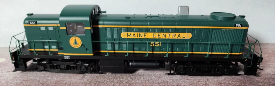 Maine Central RR ALCO RS-2 Diesel #551 Life Like Proto 35104 DCC Ready Plug - Image 2 of 4