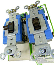    2 NEW LEVITON 15 AMP 120/277 VAC DP TOGGLE SWITCH BROWN 1202-2 LOT OF 2