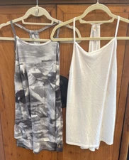 LUCY Activewear Yoga Flow Sleeveless T Tank Top LARGE White, Gray White LOT OF 2