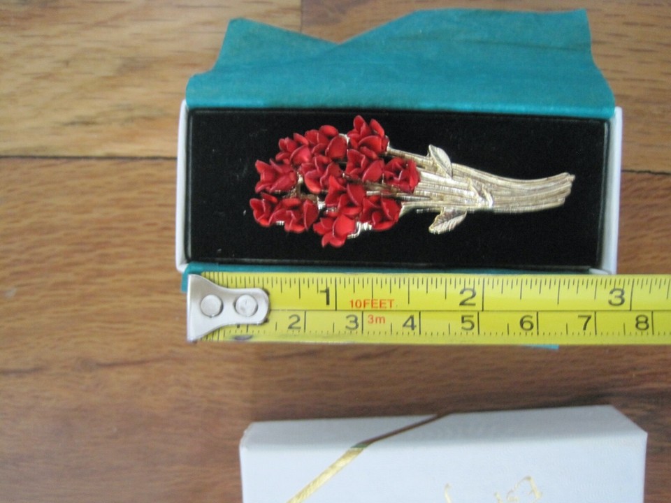 Red Rose Bouquet Gold Tone Flower Pin W/ Box DM 1997 Vintage | eBay