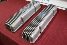 55-59 Chevy 265 283 Staggered Bolt Edelbrock Curved Cursive Script Valve Covers