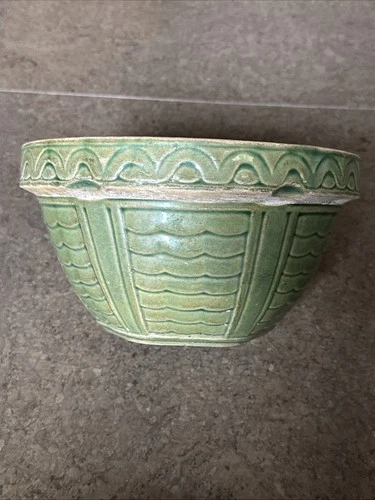 VINTAGE 9” GREEN YELLOWARE STONEWARE POTTERY WAVES CURTAINS SHADES MIXING BOWL