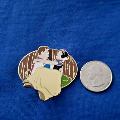 Disney Pin Snow White Prince Florian Carrying Princess 85th Anniversary LE2050