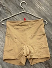 SPANX SLIMPLICITY Women’s Nude  Fashion Shaper Bottoms / Shaping Shorts M