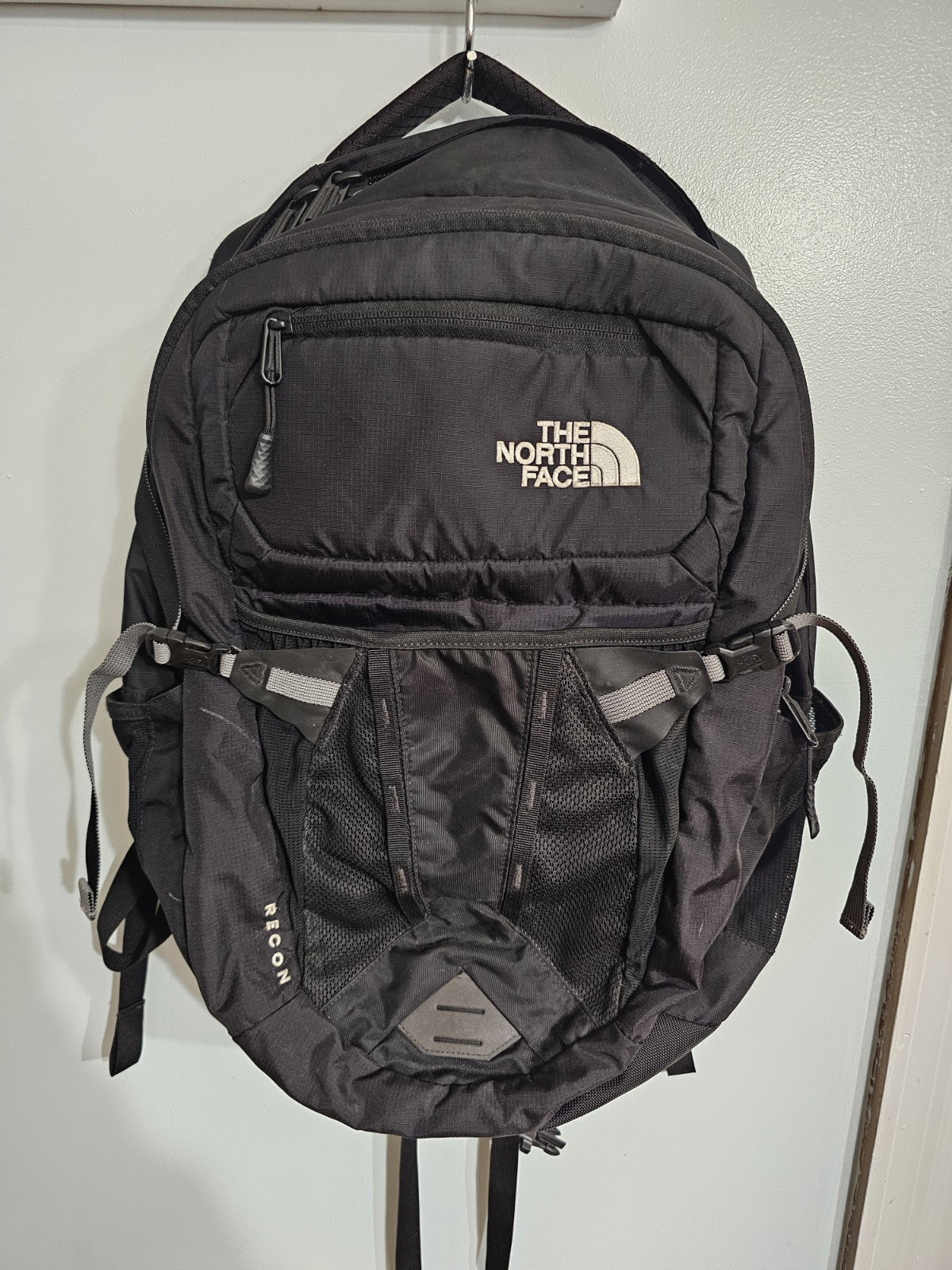North Face Recon Unisex Laptop Backpack in Black