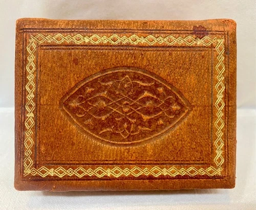 Vintage Small LEATHER LIDDED TRINKET BOX WITH GOLD ACCENT