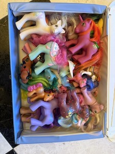 BIG LOT OF VINTAGE MY LITTLE PONY & VINTAGE CARRY CASE Hasbro