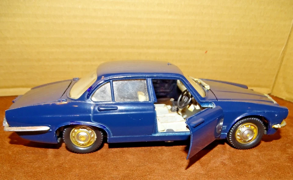 1975 JAGUAR XJ6 L 4.2 SERIES 2 NAVY; RARE 1:25 SCALE POLISTIL DIECAST MODEL CAR - Image 2 of 4