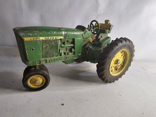 1960s John Deere Toy 3020 Tractor by Ertl w cast metal rear wheels - Picture 9 of 9