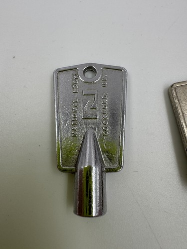 Lot de 2 clés de congélateur métal serrure nationale - Photo 2/8
