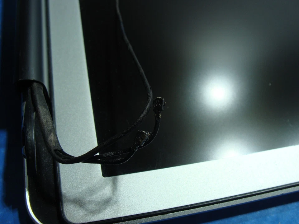 MacBook Pro 15" A1286 Early 2010 Matte Hi-Res LCD Screen Assembly 661-5478 - Image 4 of 4