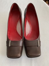 Kenneth Cole REACTION Women's Vintage World Web LE Pump, Brown Size 8.5
